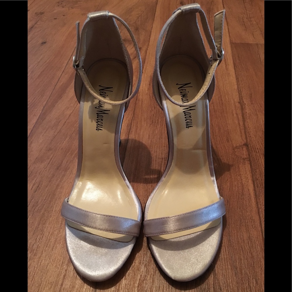 Neiman Marcus - NEW sandal pumps